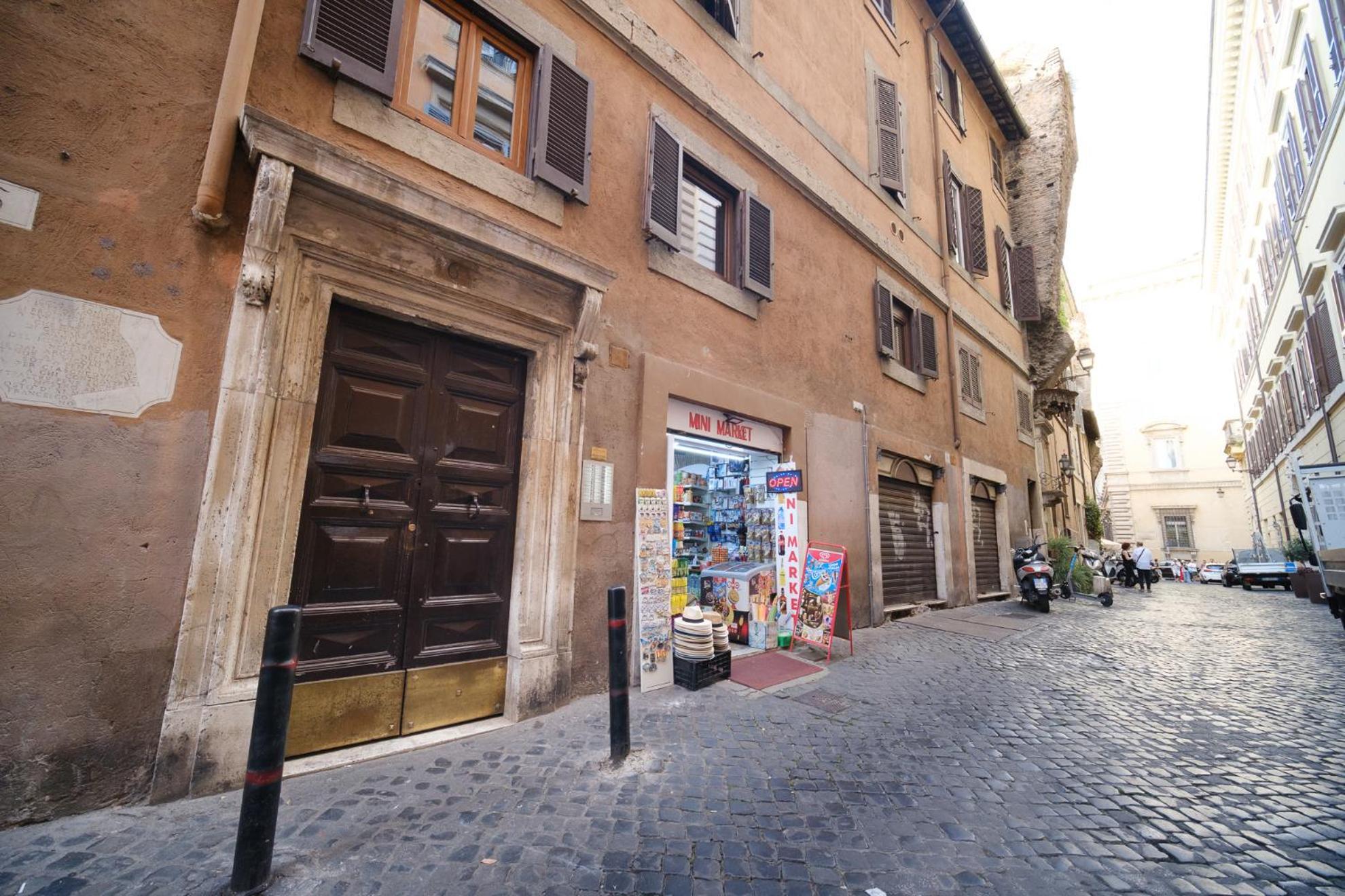 Pantheon'S Arch By Buddyrent Rome Buitenkant foto